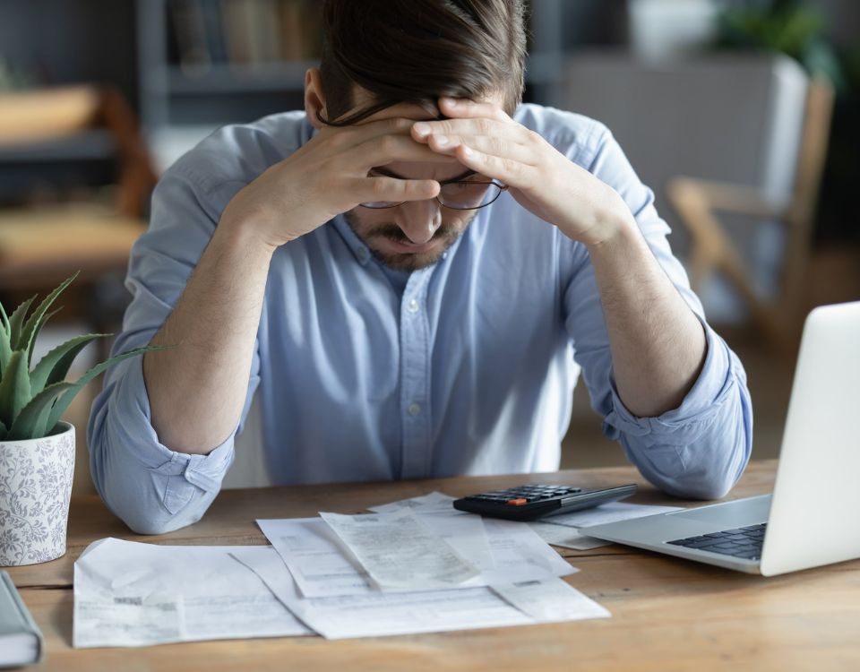 77% dos inadimplentes querem pagar suas dívidas, mas ansiedade e burocracia dificultam acordo, releva estudo