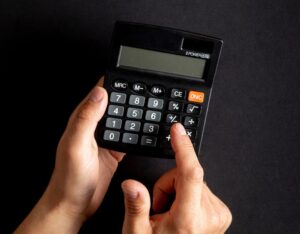 Selic em 15%: XP destaca oportunidades atrativas na renda fixa após decisão do Copom