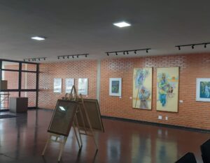 Yara Tupynambá apresenta seus festejos, cores e ritmos durante exposição em São Gotardo