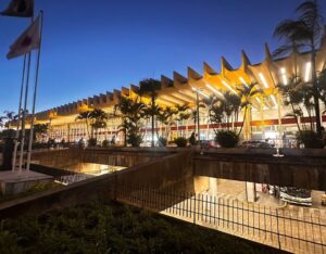 Rodoviária de BH recebe iluminação amarela em apoio ao Setembro Amarelo