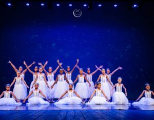 PROJETO SOCIAL APRESENTA ESPETÁCULO DE DANÇA “AS MARAVILHAS DE ALICE’S” COM CRIANÇAS E CELEBRA A FORÇA TRANSFORMADORA DA ARTE NESTE SÁBADO