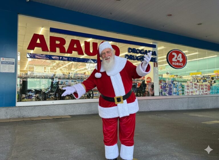 Araujo recebe caravana de Natal da Coca-Cola na Praça da Bandeira