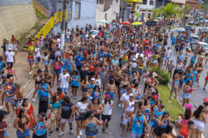 Bloco do Marcão confirma sucesso e arrasta multidão mesmo com chuva em Nova Lima