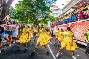 Mais de 120 jovens das periferias de BH formam a bateria do Bloco Show no domingo de carnaval