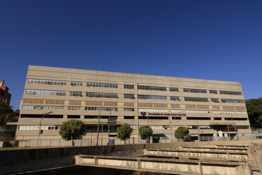 Dia Nacional do Cuidador de Idosos: Faculdade de Saúde Santa Casa BH oferece 192 bolsas sociais para formação profissional na área