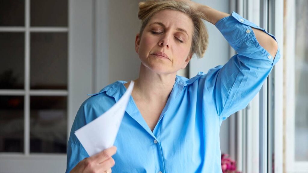 Até 80% das mulheres podem sofrer com ondas de calor antes da menopausa