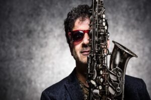 Festa De Volta às Origens apresenta show especial de Fred Izak e participação de Arnaldo Brandão e George Israel