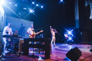 Lurex celebra 25 anos com show histórico que revisita o universo Queen em BH