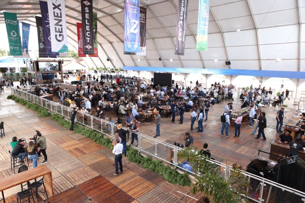 Ordenha marca a primeira Festa de Encerramento Oficial da Megaleite 