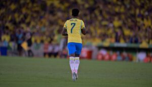 Vini Júnior dispara em valor de mercado e Neymar lidera queda na Seleção; veja levantamento da Betfair 