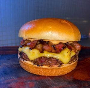 Underground Country BBQ reúne gastronomia texana, música ao vivo e assadores convidados em Belo Horizonte