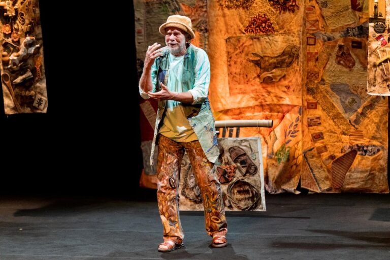 10/10 – Teatro em Movimento chega a Congonhas com Jonas Bloch e o seu espetáculo “Delírio”